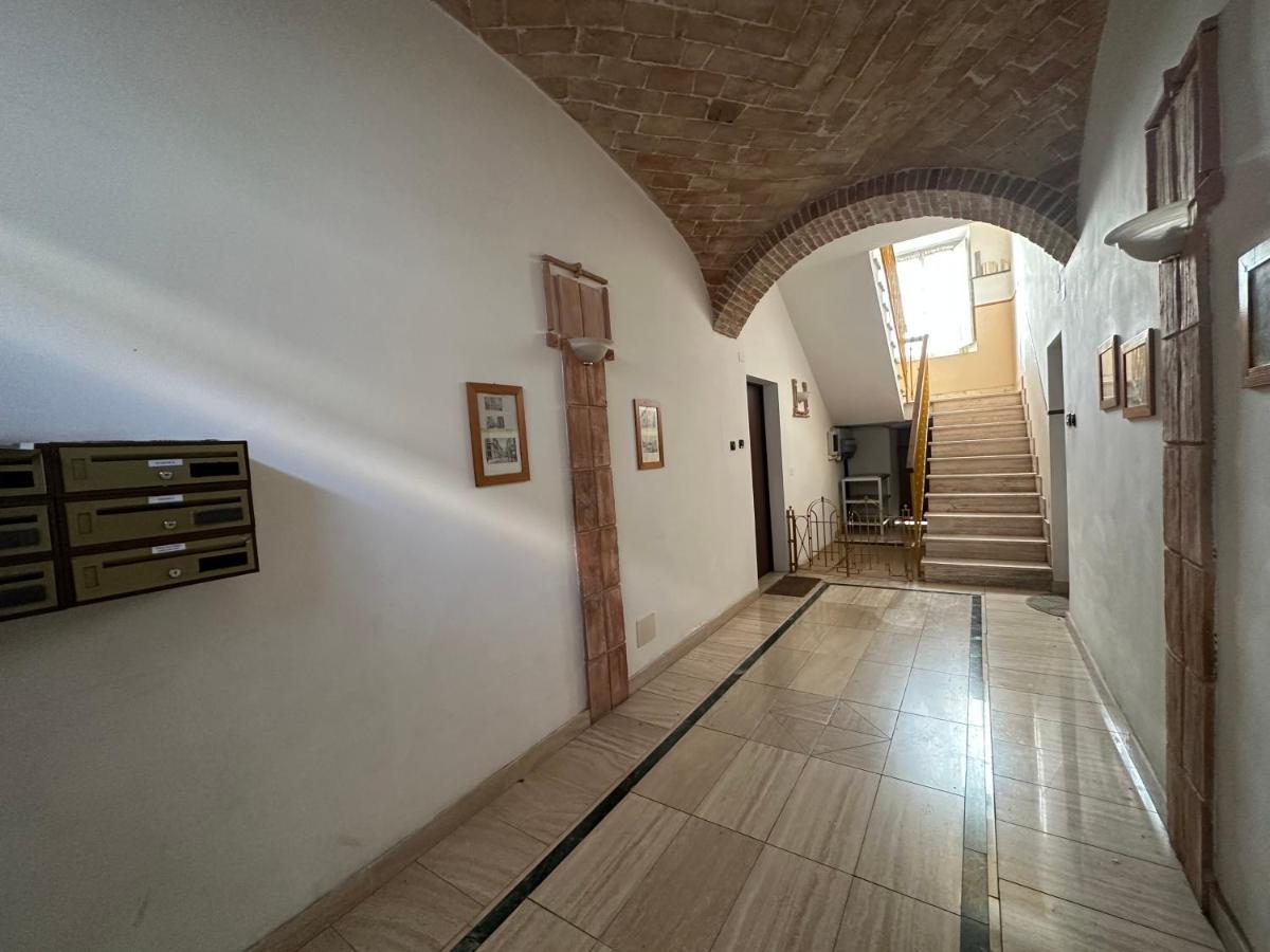 Casa Susanna - Delizioso Piano Terra, Centralissimo, Superservito, Tranquillo, Appena Fuori Ztl Parcheggio Libero Terni Eksteriør billede